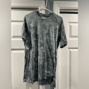 Men’s Lululemon athletic shirt